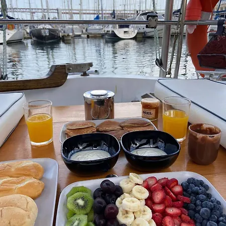 Båthotell Sailing Tours - Night On Board - Alcantara Lisboa
