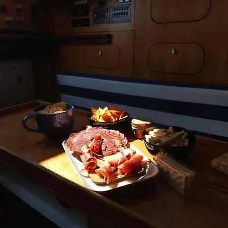 Hotel en barco Sailing Tours - Night On Board - Alcantara Lisboa