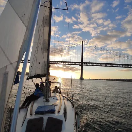 Sailing Tours - Night On Board - Alcantara Hotel en barco